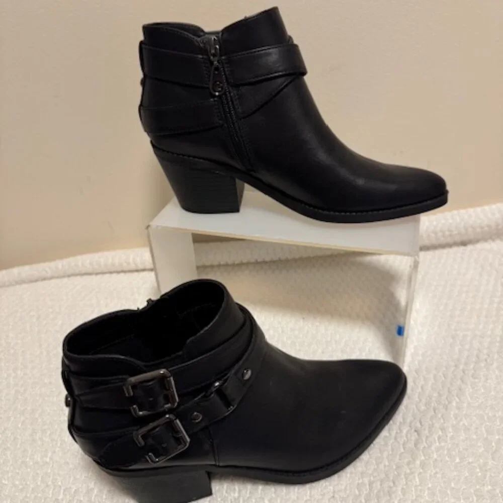 G by Guess Black Moto Double Buckle Pointed Toe Ankle Boots 6.5 EUC